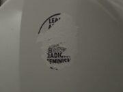 Villandi límmiðar á klósettum háskólans