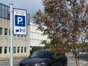 Styttist í gjaldtöku bílastæða