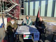 Fengu kennara frá opinberlega zíonískri menntastofnun Félagið 'Stúdentar fyrir Palestínu' safnar meðlimum fyrir utan Háskólatorg