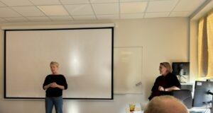 ,,Af hverju finnst þér mikilvægt að kalla fólk eitthvað sem það vill ekki láta kalla sig?“ Sigríður Hagalín og Anna Sigríður flytja erindi um skyldur RÚV til íslenska málsins