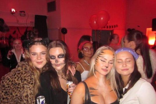 Ertu komin með hrekkjavökubúning? Halloweenball Norm