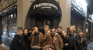 Drykkfelldir furðufuglar en einnig hið ljúfasta og klárasta fólk. sagnfræðinemar í nemendafélaginu Fróði