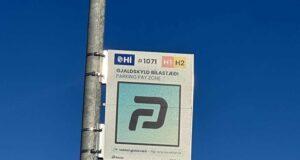 Ostur eða áskrift? Skiptar skoðanir á bílastæðum við HÍ Parka skilti við Háskóla Íslands