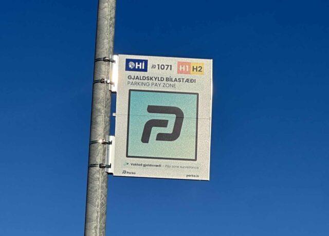 Parka skilti við Háskóla Íslands