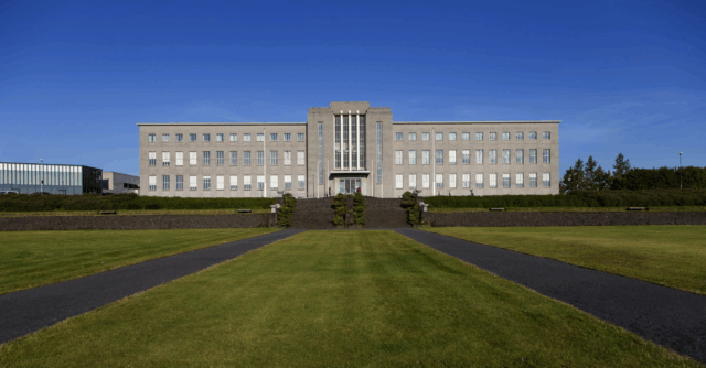 Mynd_af_aðalbyggingu Kristinn Ingvarsson