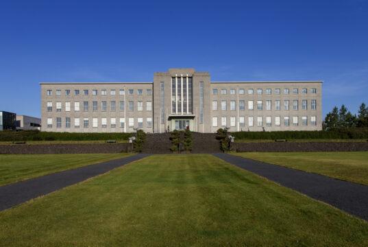 Hver er fallegasta byggingin á háskólasvæðinu?