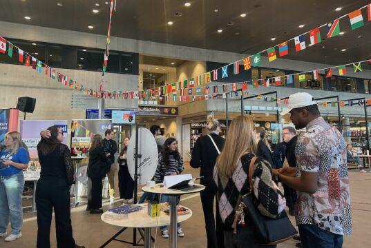 Út í heim með Háskóla Íslands Alþjóðadagur HÍ 2025, háskólatorg