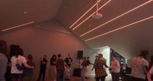 Nemendur stíga taktinn Nemendur HÍ og aðrir að dansa.