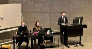 Vantrauststillögu á rektor frestað um tvær vikur