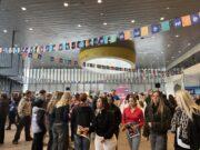 Háskóladagurinn opnar nýjar leiðir í lífinu Fólk á Háskólatorgi.