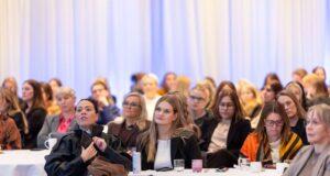 Sláandi nýjar tölur um ofbeldi gagnvart félagsráðgjöfum birtar – ættu nemendur að hafa áhyggjur? Nýjar tölur voru birtar í sl. mánuði sem safnað hafði verið af siðanefnd félagsráðgjafa Íslands vorið 2025.