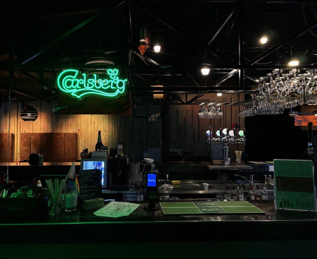 Stúdentakjallarinn, bar og veitingastaður